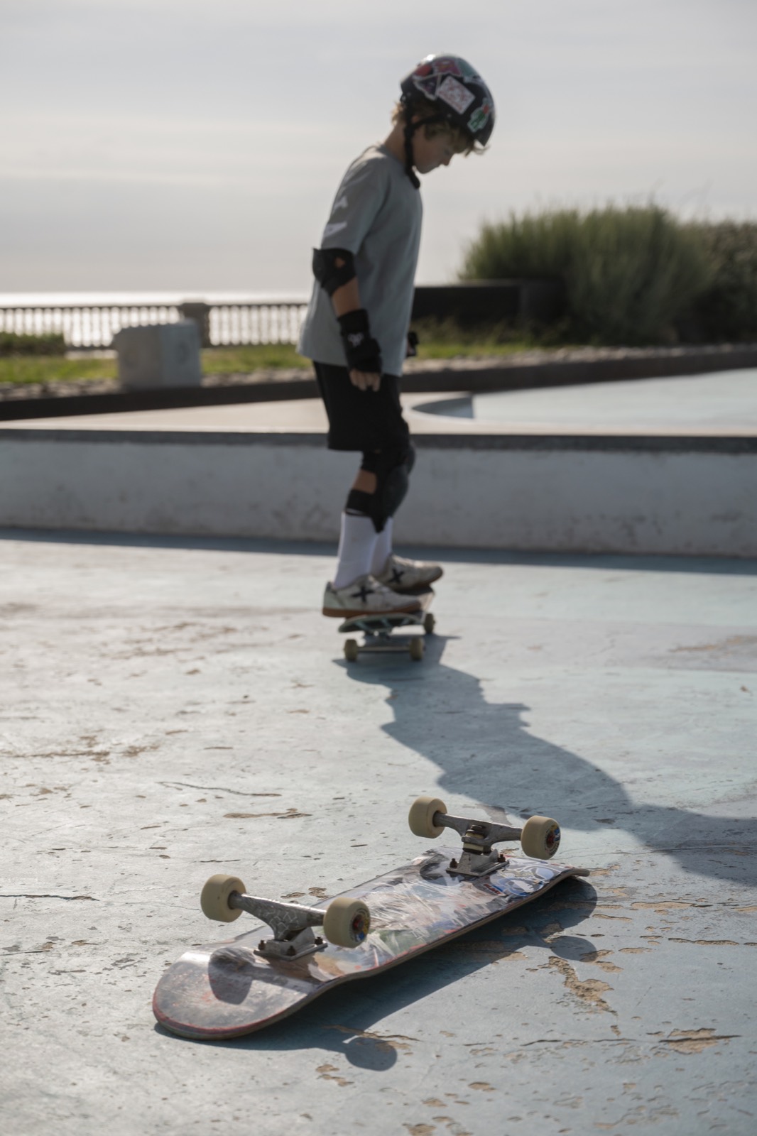Patinando por el filo del skatepark